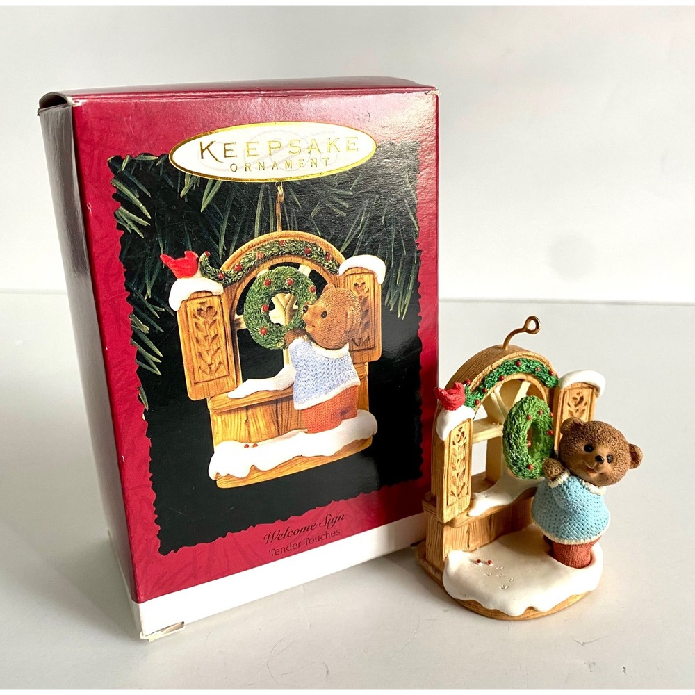 1996 Hallmark Teddy Bear Ornament Welcome Sign Tender Touches Ed Seale